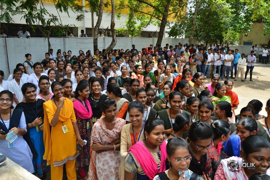 Happy-Wedding-Movie-Team-at-Sims-College-Guntur
